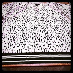 Short-sleeve black & white top