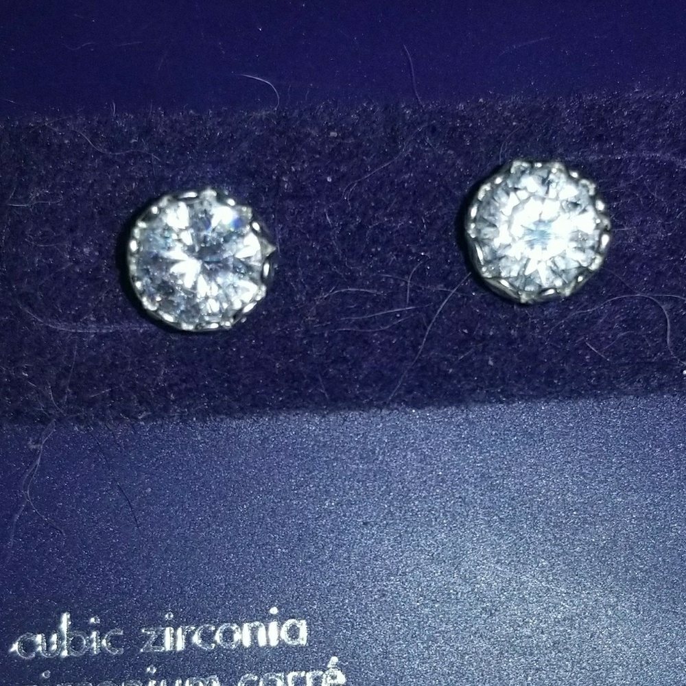 Round Diamond Earrings