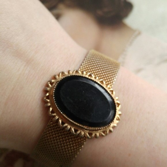 Vintage Jewelry - Vintage mesh bracelet with black stone gold tone