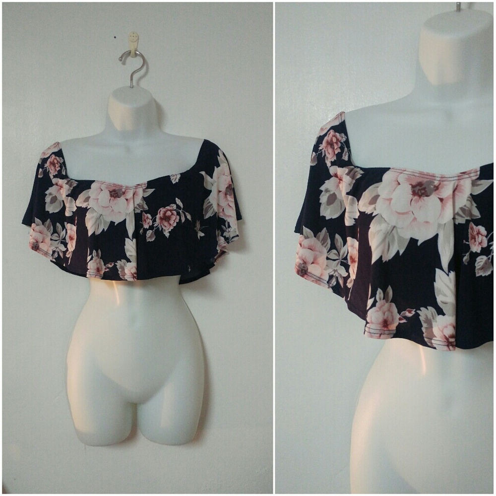 ❌Sold on IG❌ Fashion Nova Floral Top