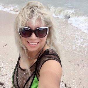 Meet your Posher, Eva