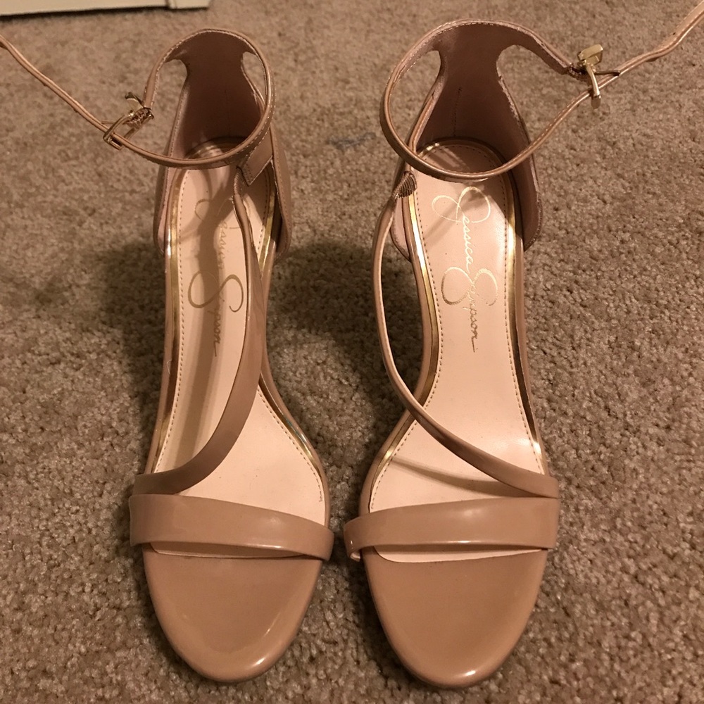 Jessica Simpson Nude pumps!