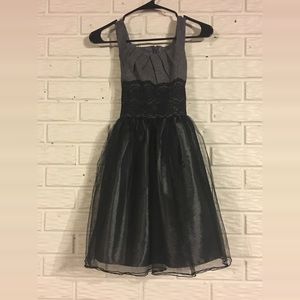 Elegant Bonnie Jean Dress w/ ruffles & lace 👗