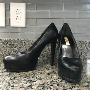 Simply Vera Wang Pumps