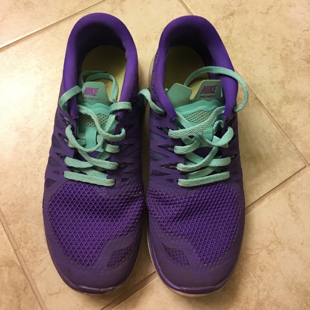 7 1/2 Nike tennis shoe 5.0