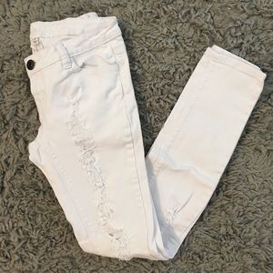 White distressed jeans