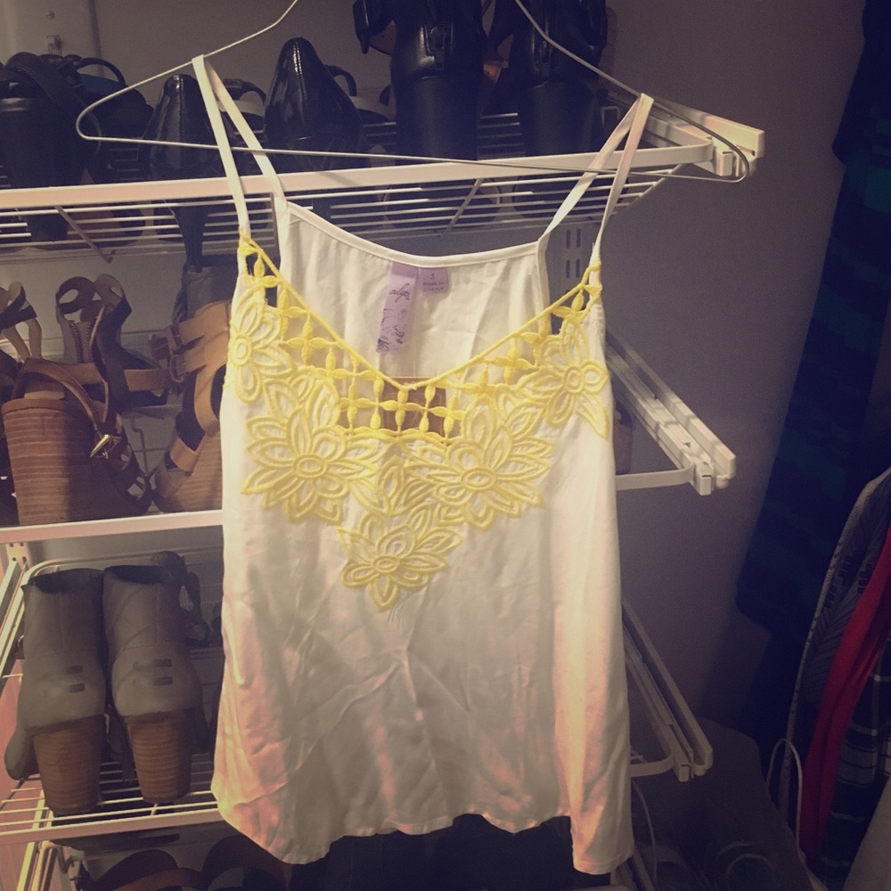 NWT White and yellow flowy top from Francesca's!