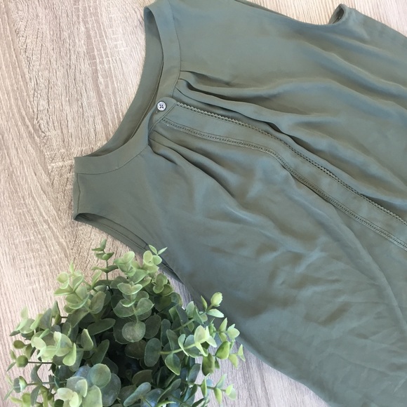 Banana Republic Tops - Banana Republic ButtonUp Top