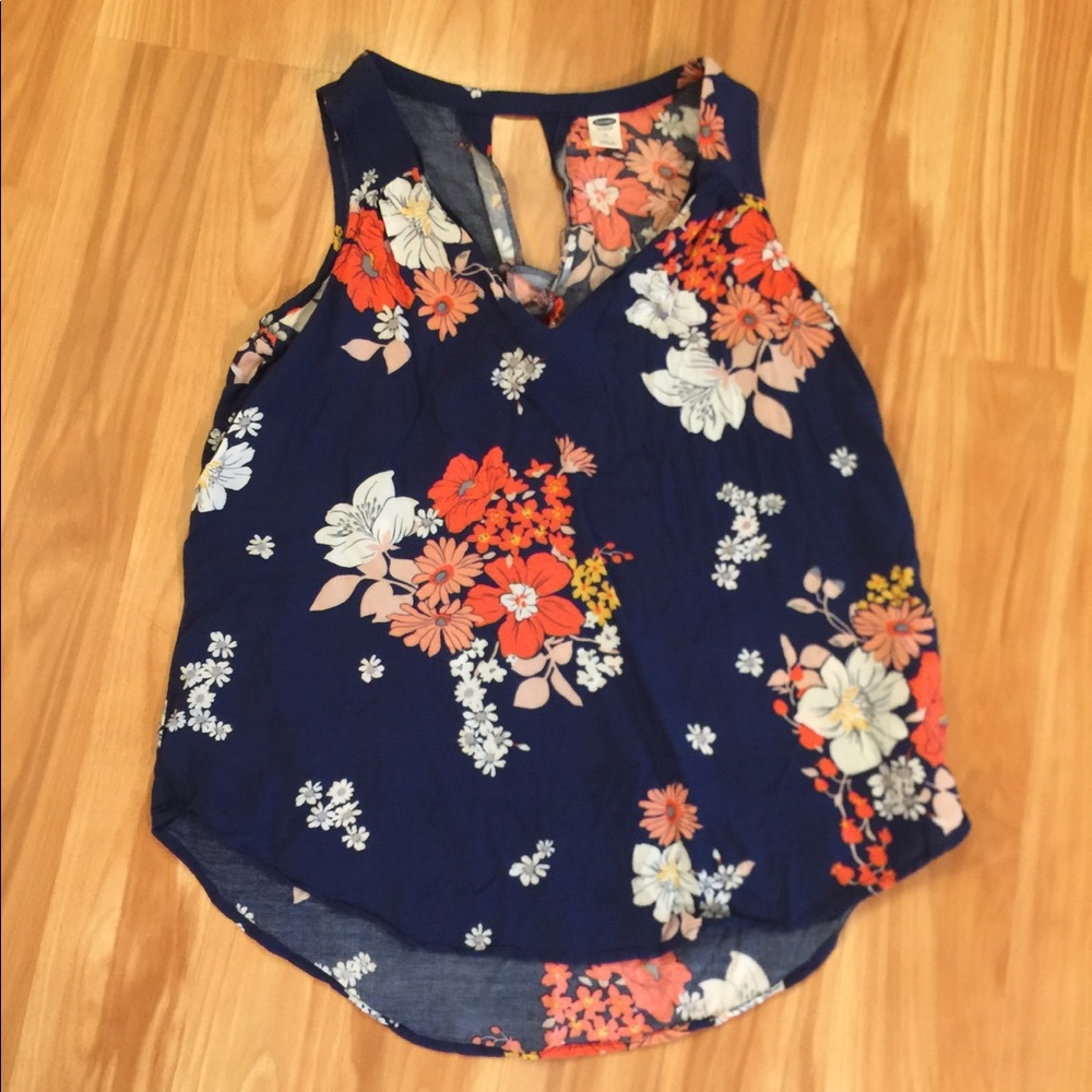 Old Navy top never worn