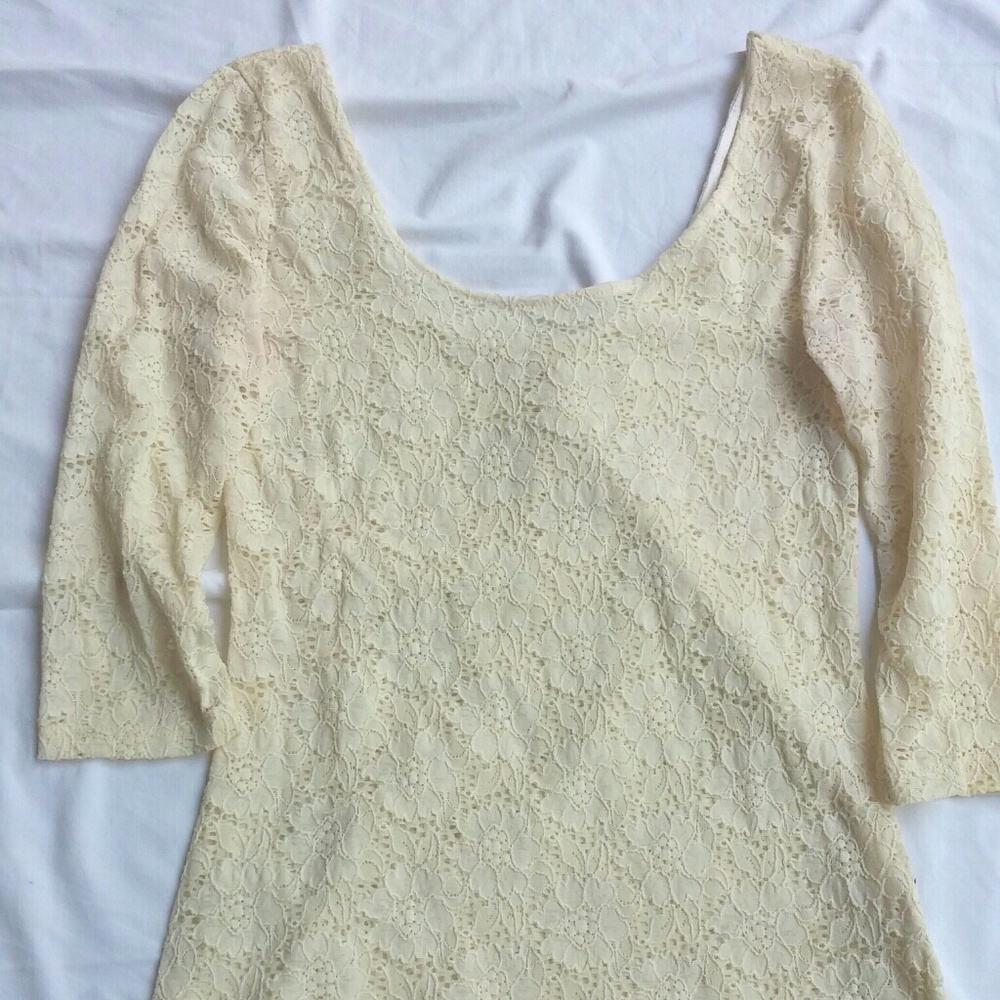 American Eagle Cream Lacey 3/4 Sleeve Top