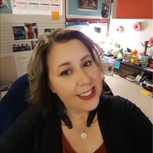 Meet your Posher, Dina