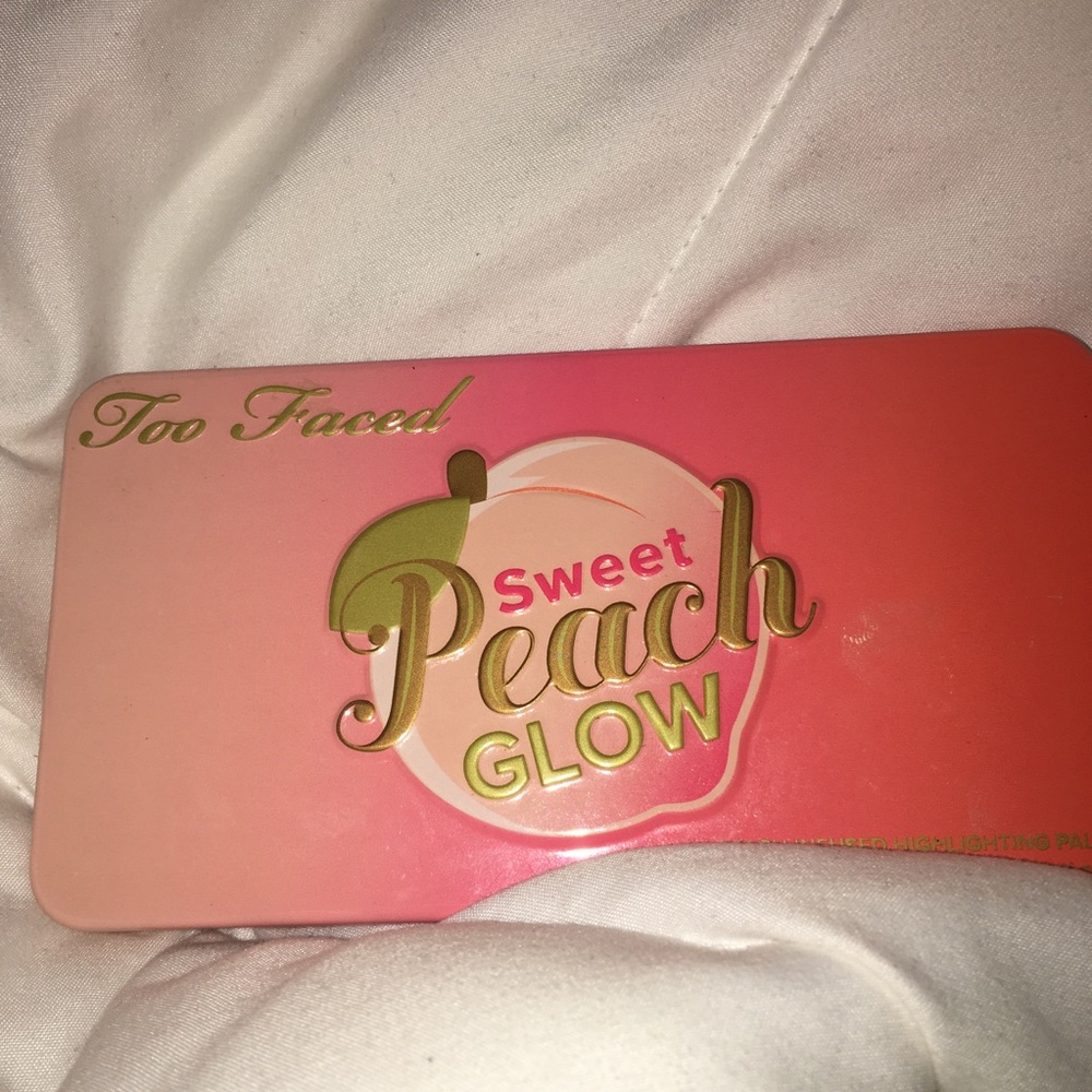 Too Faced Sweet Peach Glow Palette