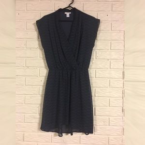 Bar III Navy Dress w/ teal accent lines. GORG 😍