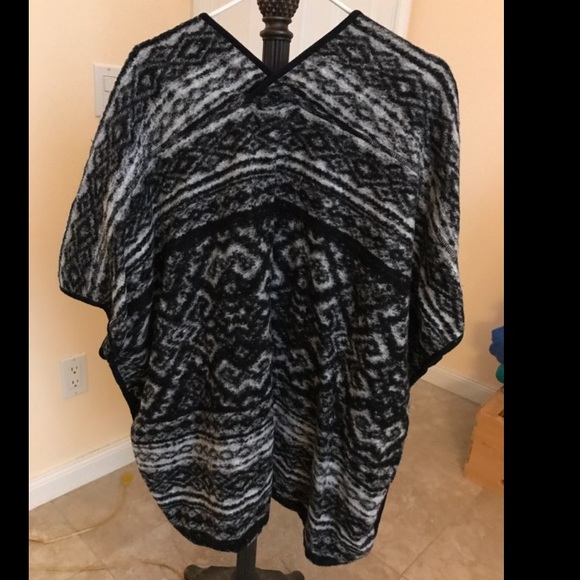nwt - LUCKY BRAND wool poncho - Picture 2 of 7
