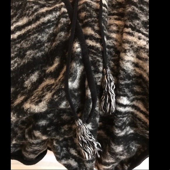 nwt - LUCKY BRAND wool poncho - Picture 3 of 7