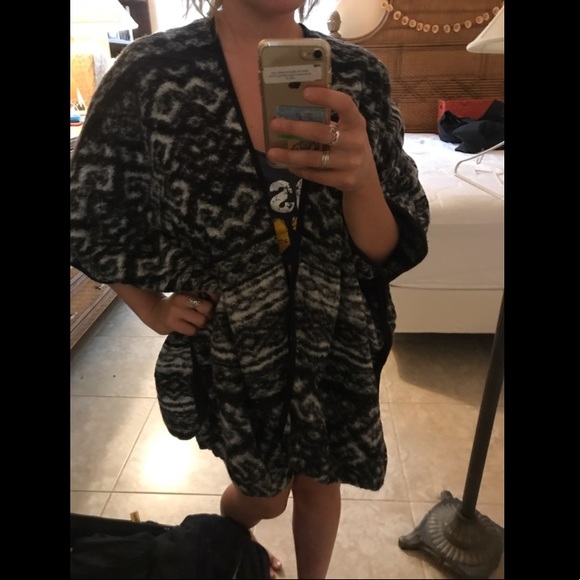 nwt - LUCKY BRAND wool poncho - Picture 5 of 7