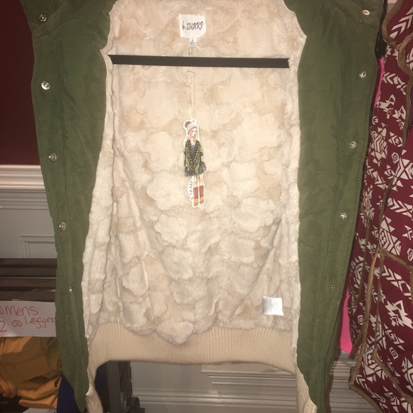 Size Large Vest! - Picture 2 of 2