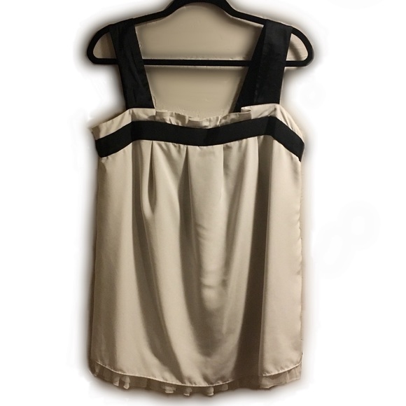 Simply Vera Vera Wang Tops - EUC Simply Vera Size 12 Blouse with Black Straps