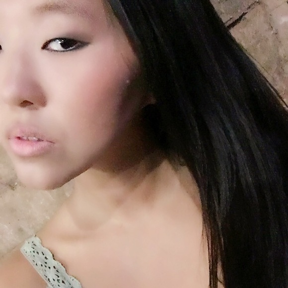 Meet your Posher, Laura - Picture 1 of 1