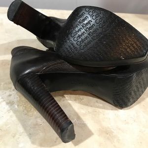 Booties sz 7 Calvin Klein, gently used