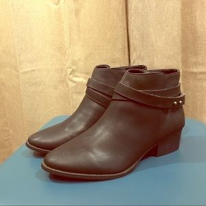 Lauren Conrad Black ankle boots Size 8