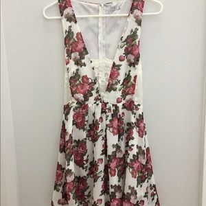 Floral dress with lace details