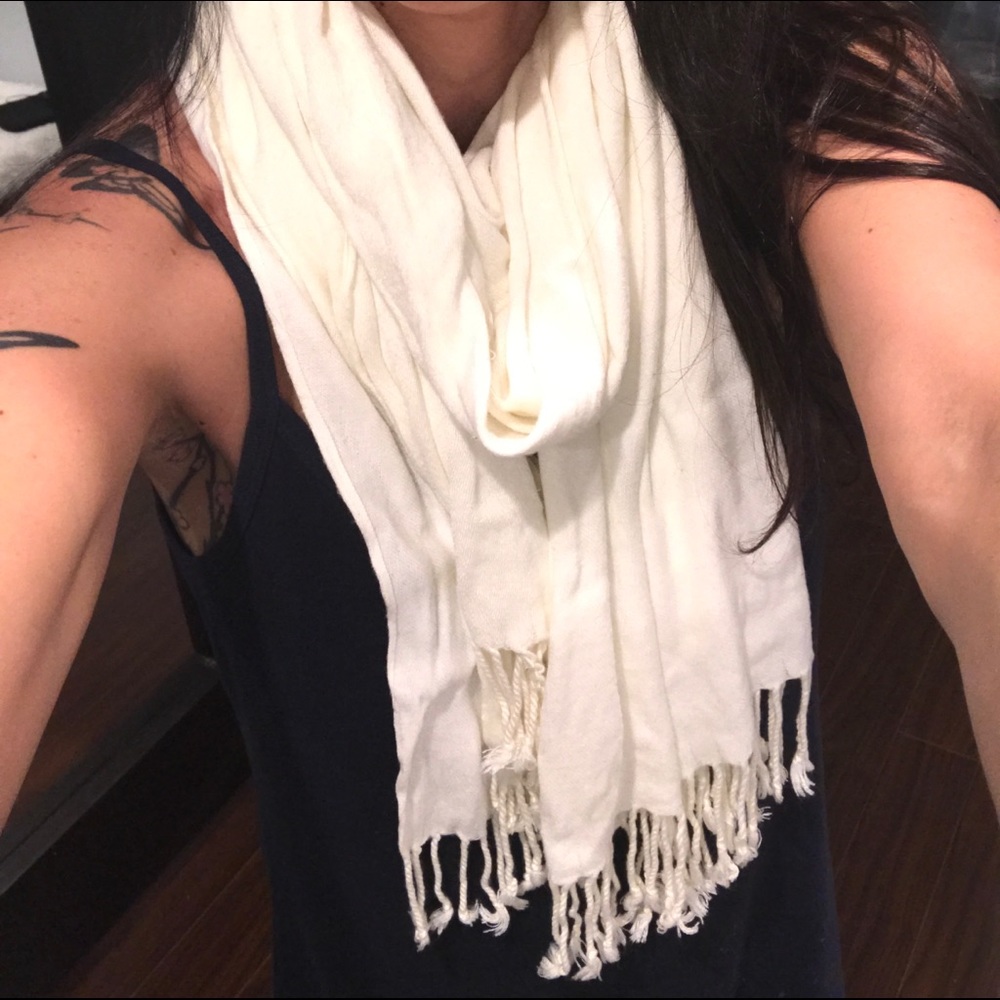 Ivory scarf - Picture 2 of 2