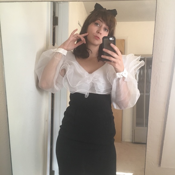 Meet your Posher, Nicole - Picture 7 of 8