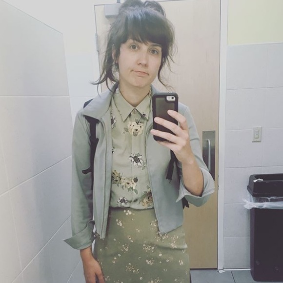 Meet your Posher, Nicole - Picture 3 of 8