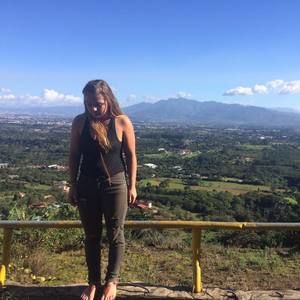 Meet your Posher, Claudia