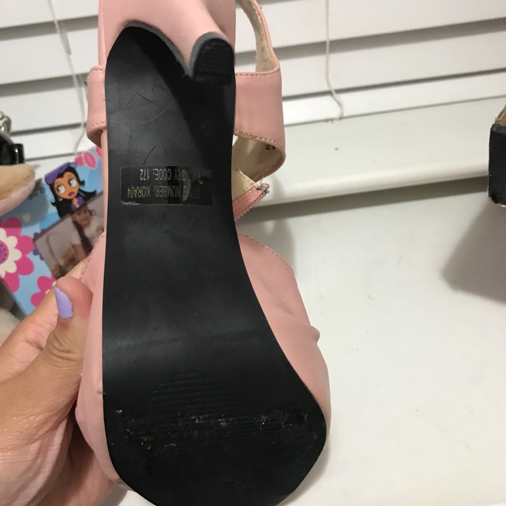 Pink high heels - Picture 2 of 3
