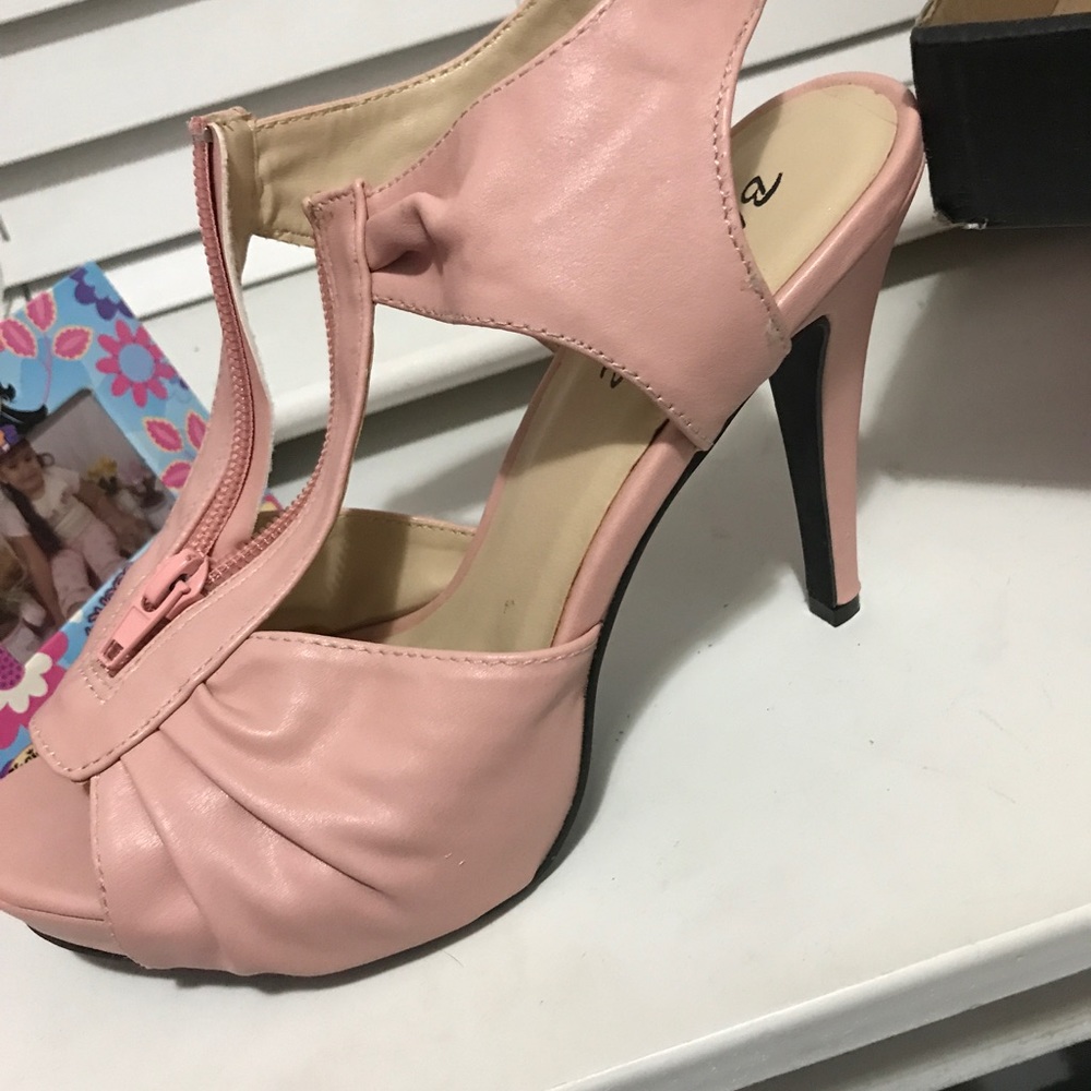 Pink high heels - Picture 3 of 3