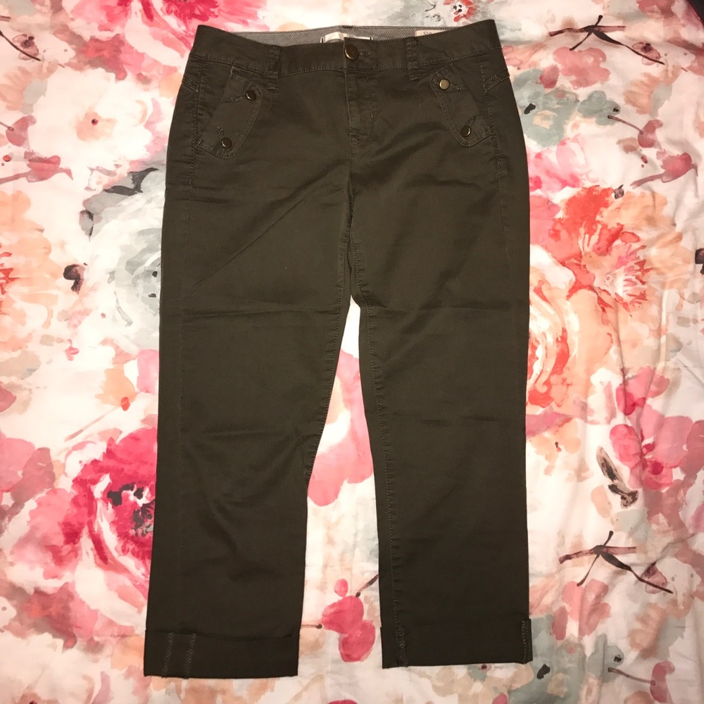 Gap Olive green crops