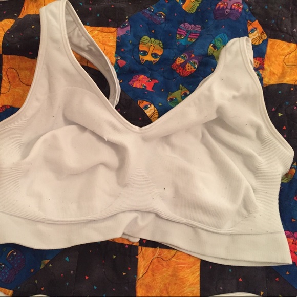 Sports bras - Picture 3 of 8