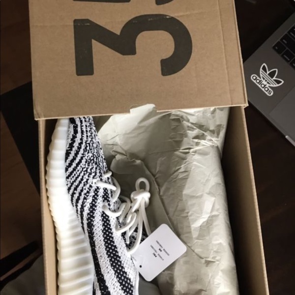 Yeezy boost 350 v2 main image 4