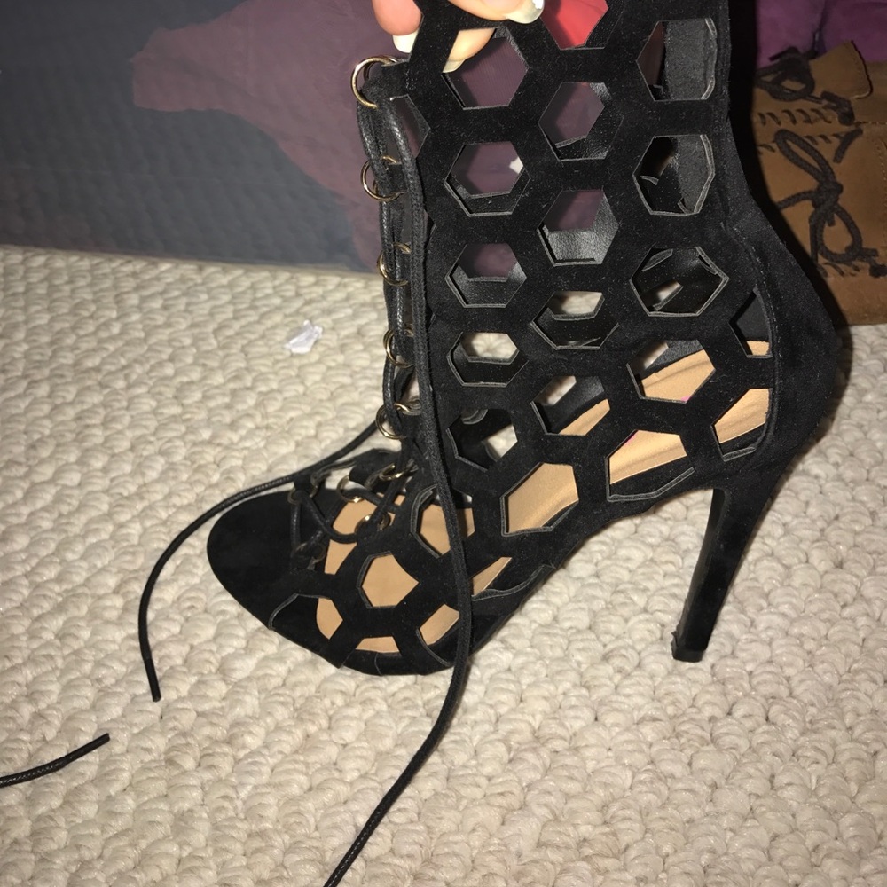 Black honey comb heels