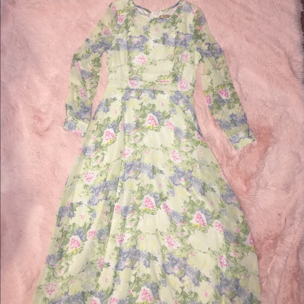 •Floral Maxi dress Size L•