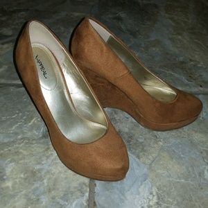 Tan wedges