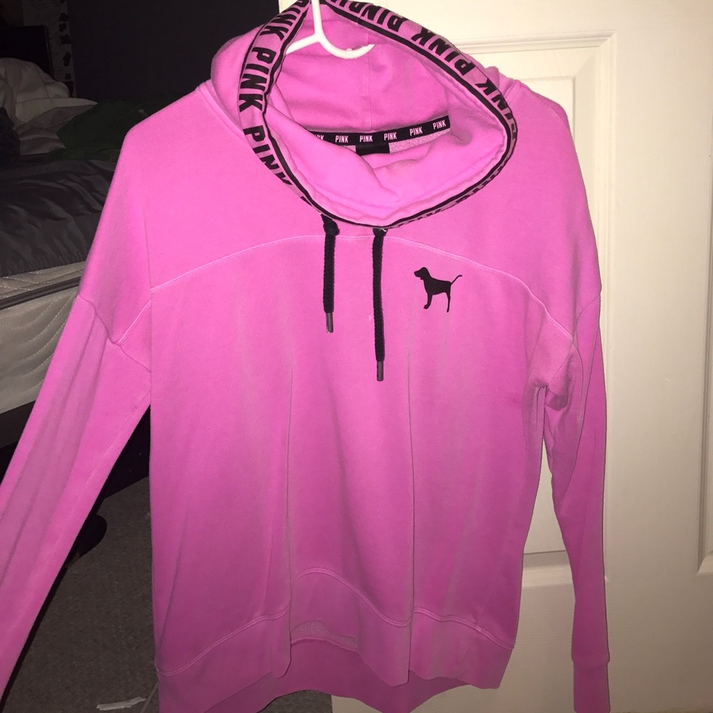 PINK loose turtleneck fit