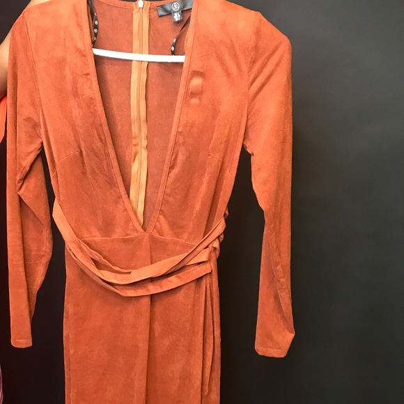 Very sexy and chic pieces (heels, dresses) 💕 - Picture 2 of 3