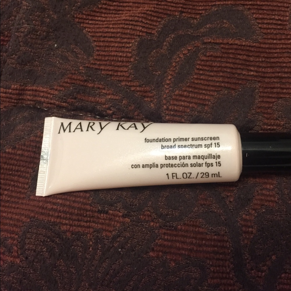 Sold——-New Mary Kay Foundation Primer