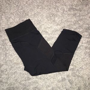 Black workout capris with pockets
