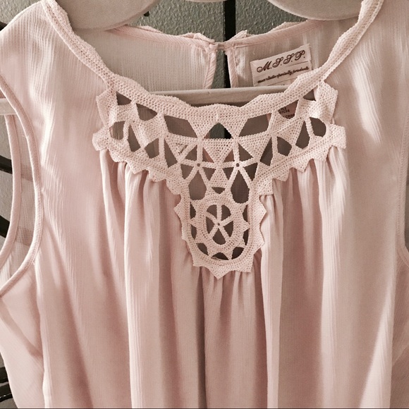 M. L. L. P. SLEEVELESS BLOUSE W EMBELLISHMENTS. - Picture 2 of 8