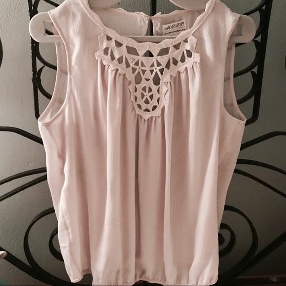 M. L. L. P. SLEEVELESS BLOUSE W EMBELLISHMENTS. - Picture 3 of 8