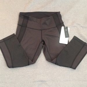 💥price drop💥Lululemon Conduit Crop. Size 8. NWT
