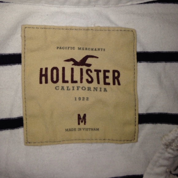 Hollister💙 - Picture 3 of 3