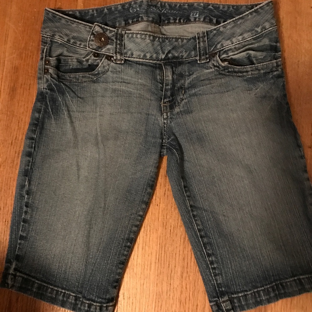 EUC Guess Jeans Bermuda shorts size 27