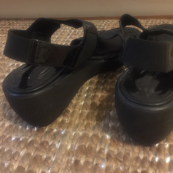 Donald J Pliner Black Leather Wedge Sandals - Picture 6 of 8