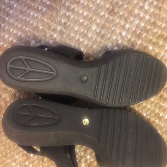 Donald J Pliner Black Leather Wedge Sandals - Picture 8 of 8