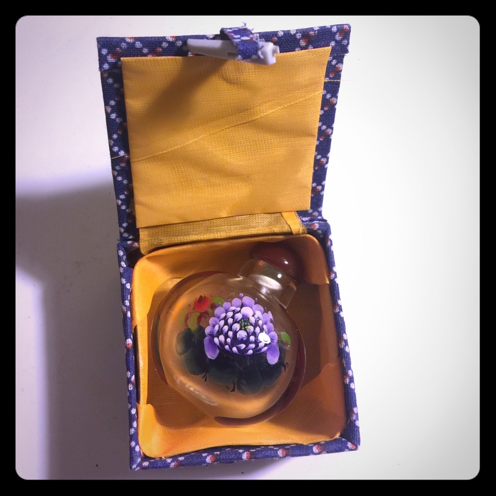 Antique Chinese sniff bottle